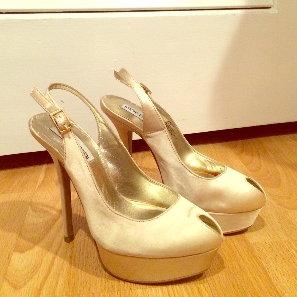 Steve Madden Satin Platform Pumps
